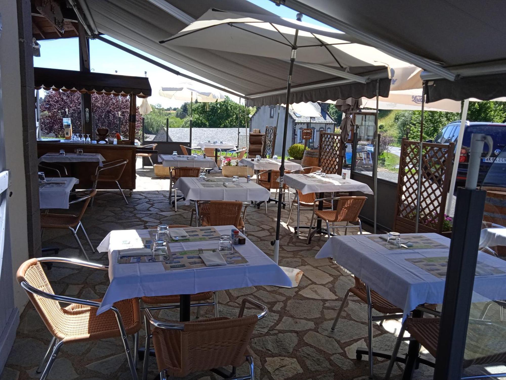 Logis Hotel Restaurant Auberge Du Bougnat Saint-Victor-la-Riviere Exterior foto